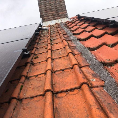 Hellend dak Kessel met oude dakpannen